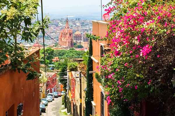 3-San-Miguel-de-Allende-walk-path