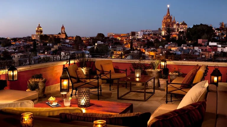 The Rosewood’s Luna rooftop restaurant and bar