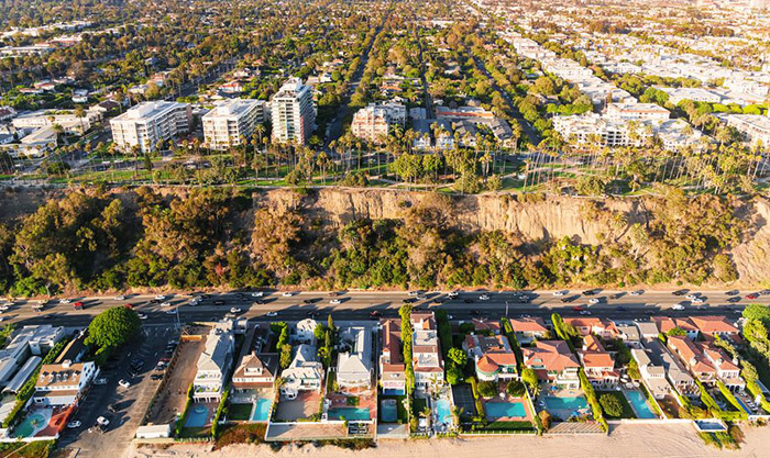 Santa Monica cracks down on big, bulky houses