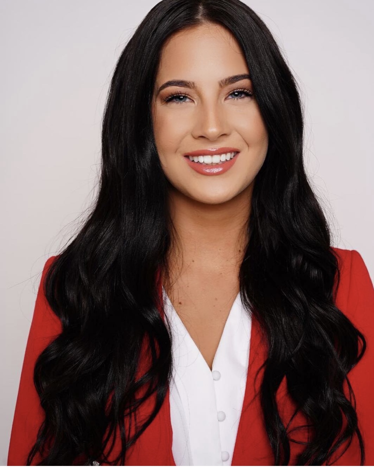 Agent - Claudia Garrity