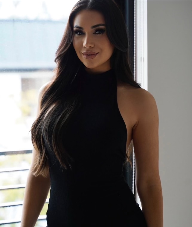 Agent - Claire  Sullivan