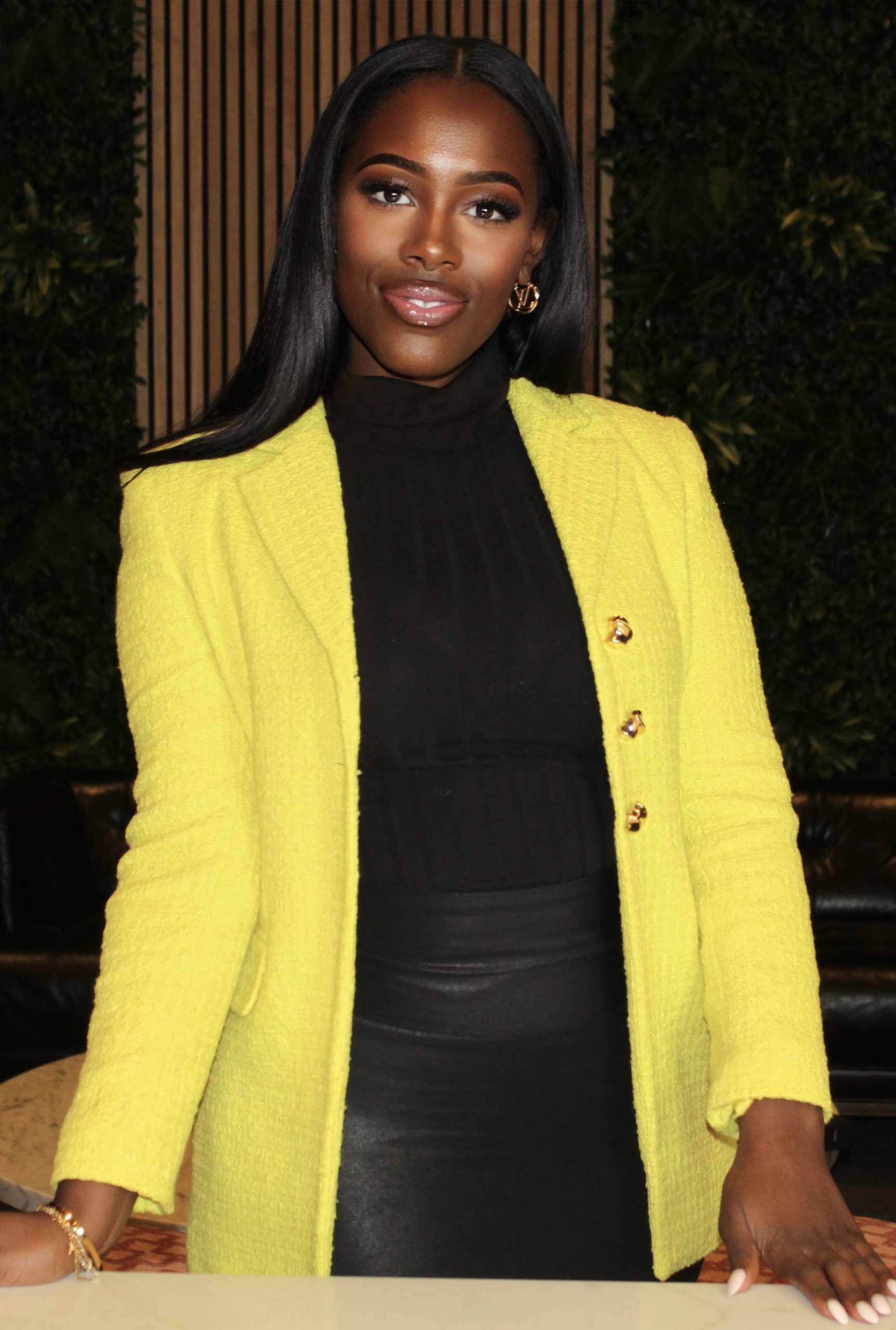 Agent - Chelsea Burroughs