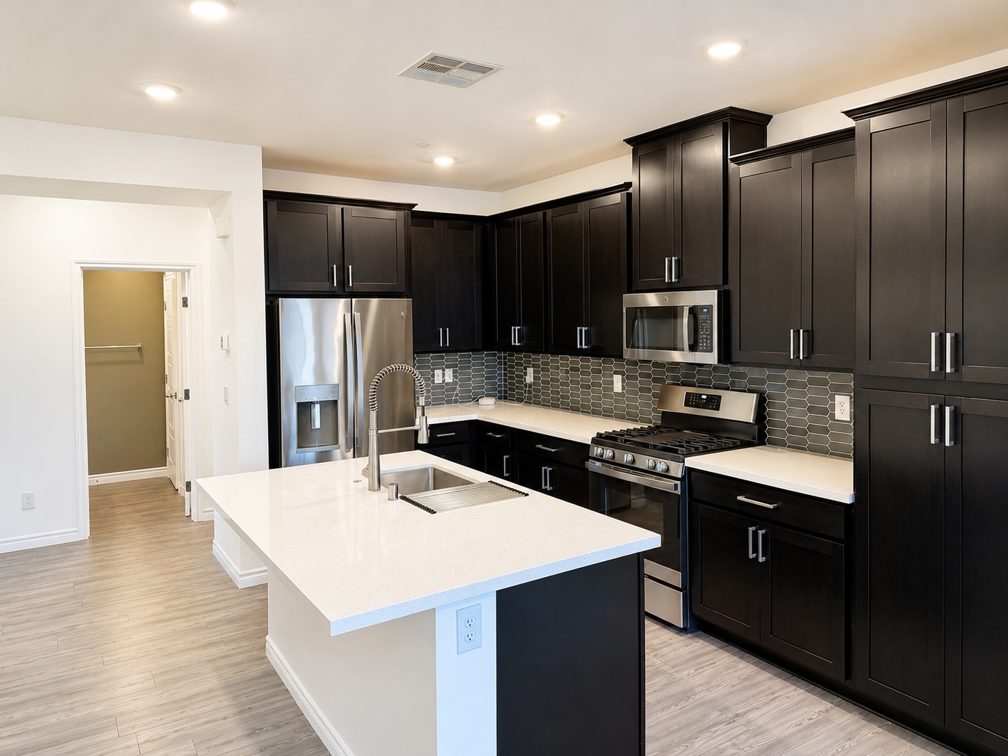 EXCLUSIVE LISTING :  Gated Townhome on Las Vegas Blvd FOR LEASE