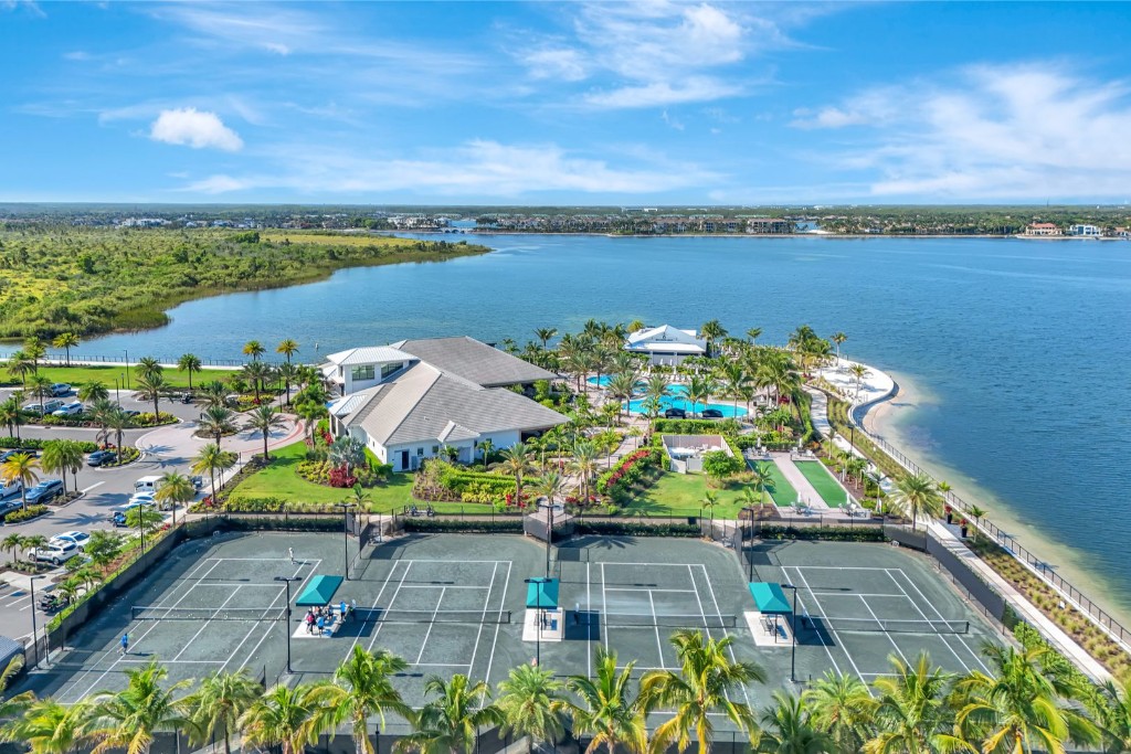 Esplanade Lake Club