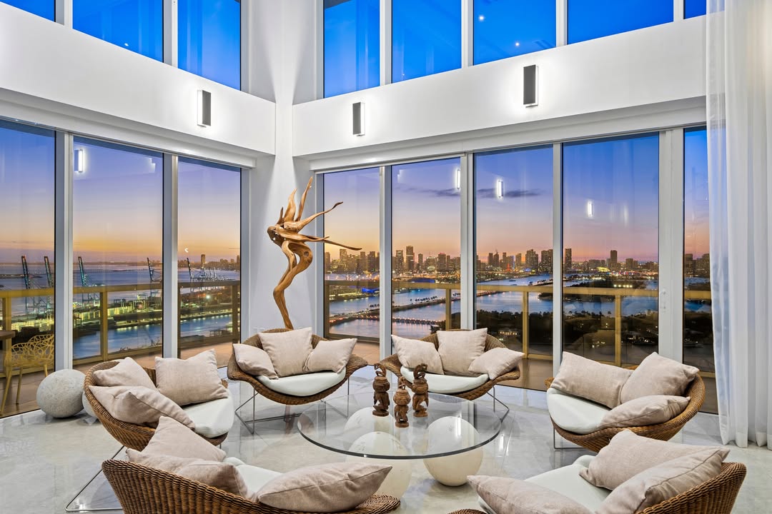 ICON PH1 Glass Walls and Ocean Views