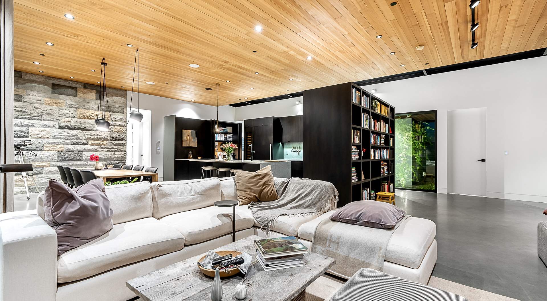 Listing Image #11