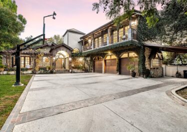 15952 Valley Vista Blvd