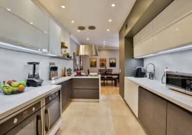 930 N Wetherly Drive  #202