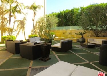 1318 Roxbury Dr #319