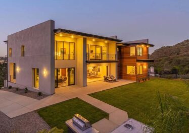 2829 Racetrack View Dr