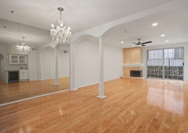 930 N Doheny Dr #208