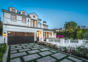 304 S Gretna Green Way