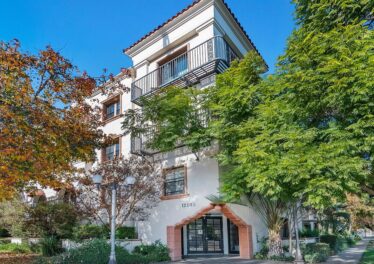 12603 Moorpark St #105