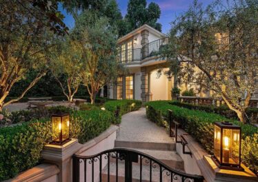 916 San Vicente Blvd