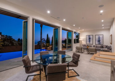 1660 Sunset Plaza Dr