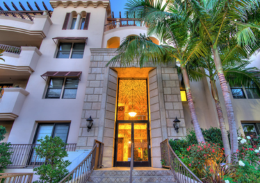 122 N Clark Dr #Penthouse