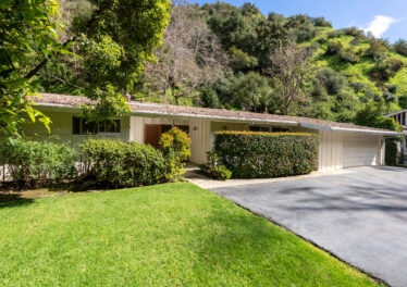 2744 Mandeville Canyon Rd