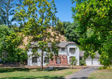 2221 Benedict Canyon Dr