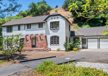 2221 Benedict Canyon Dr