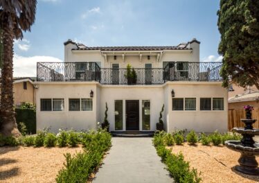 6110 N De Longpre Ave