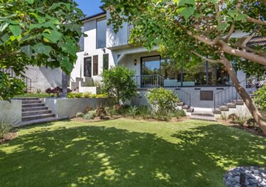 1490 Sunset Plaza Dr