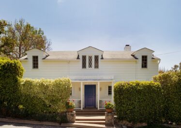 1540 Sunset Plaza Dr