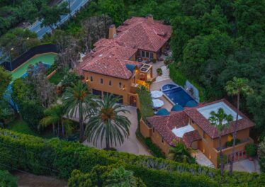 2719 Benedict Canyon Dr