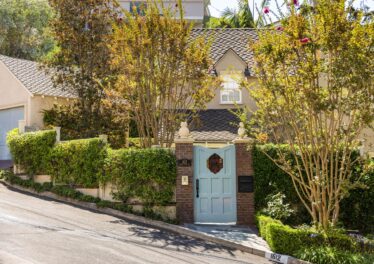 1612 Sunset Plaza Dr