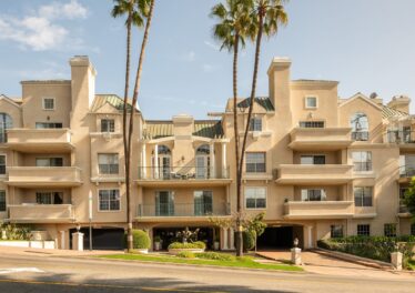 930 N Doheny Dr  #305