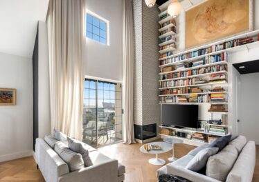 930 N Doheny Dr #301