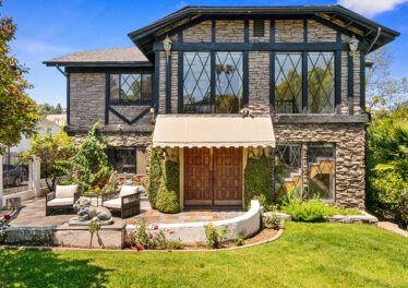2402 Hollyridge Dr