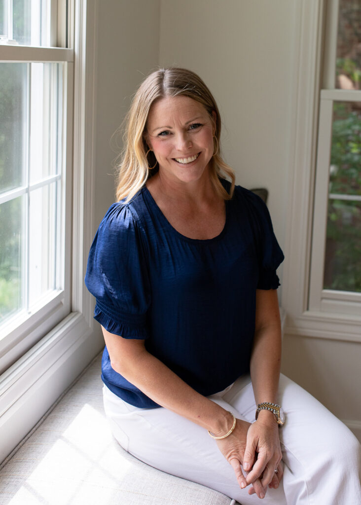 Clarendon Hills real estate agent with experience selling luxury homes in Chicago’s western suburbs