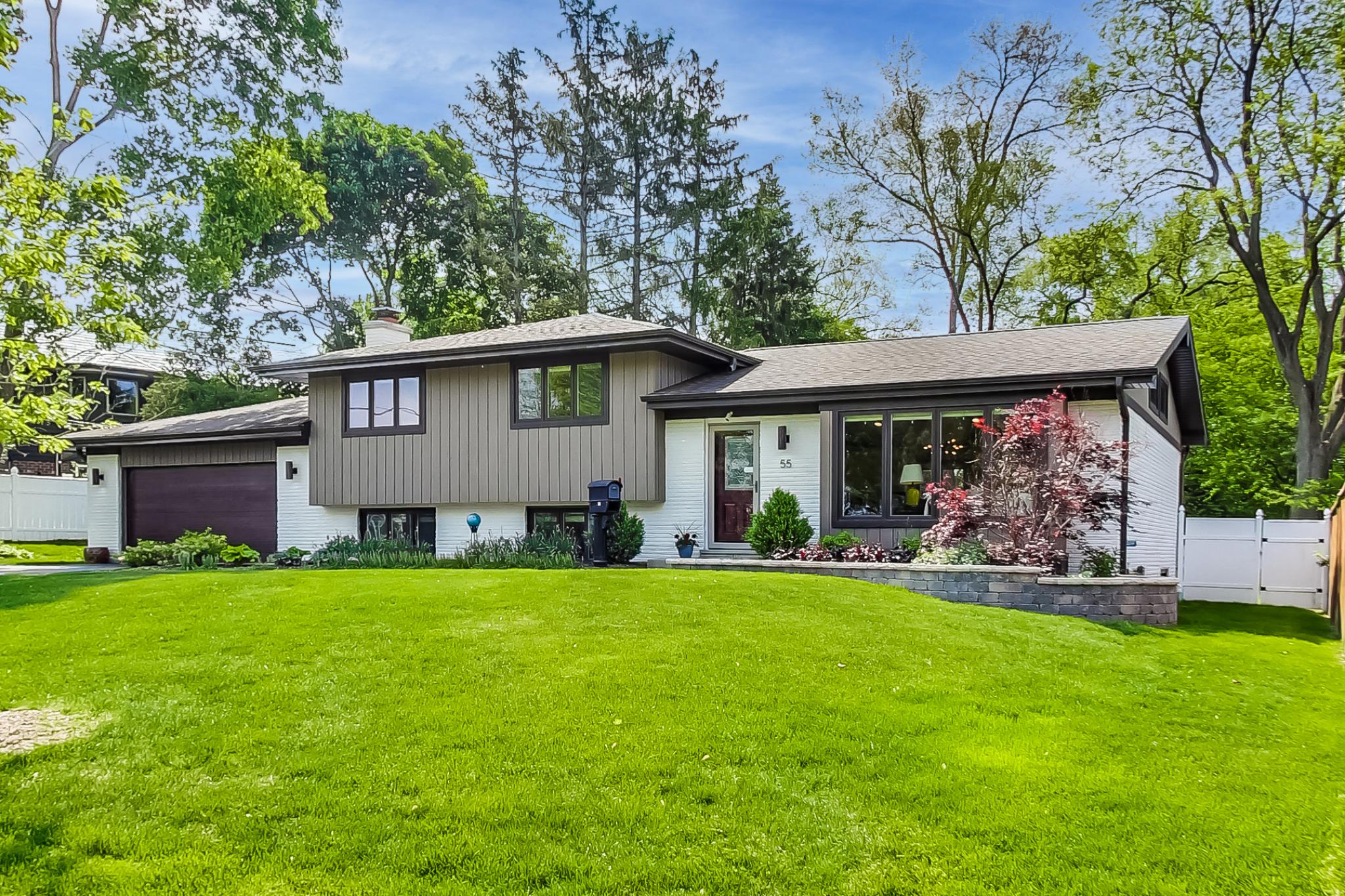 similar homes in Clarendon Hills Illinois showing how location presentation and marketing impact sale price
