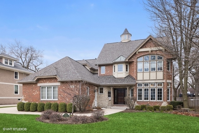 Hinsdale IL luxury home exterior in established neighborhood ideal for empty nesters selling