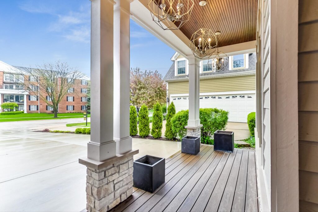 Clarendon Hills Illinois homes on a tree-lined residential street