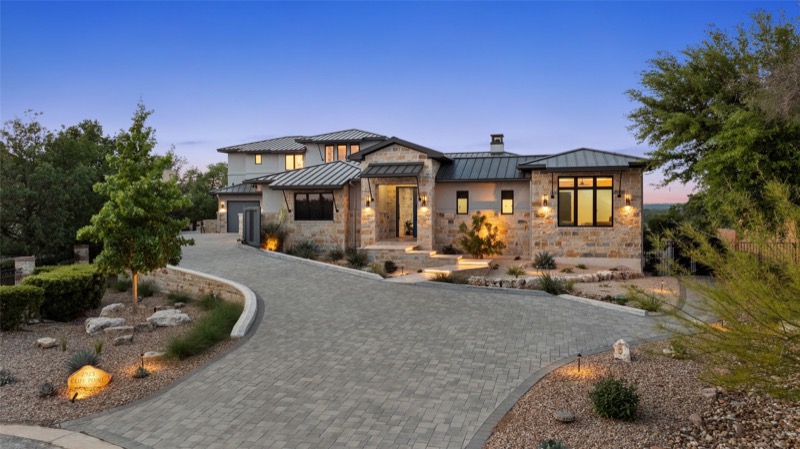 Luxury stone residence at 2923 Cliff Point in Las Vegas