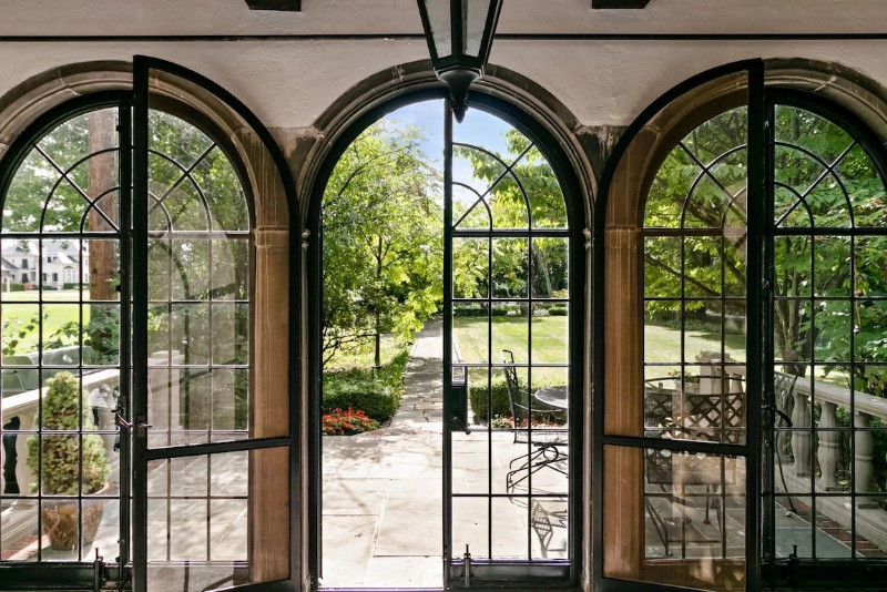 Bowen Manor