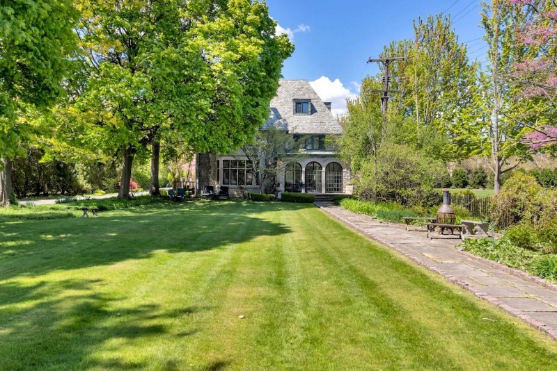 Bowen Manor