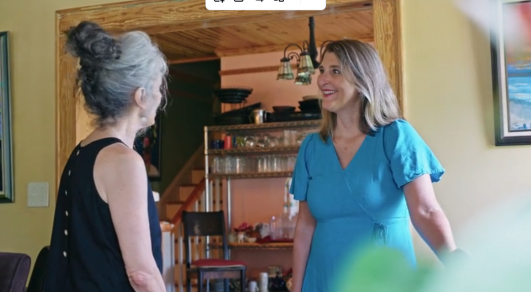 Realtor meeting with a homeowner to discuss home value in Conway South Carolina