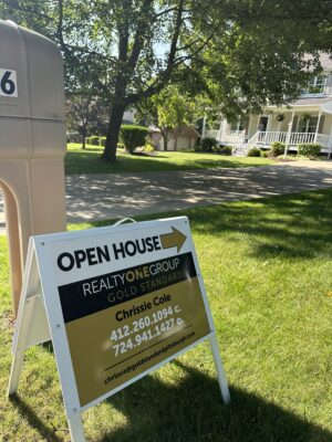 open-house-sign-house-in-back-ground