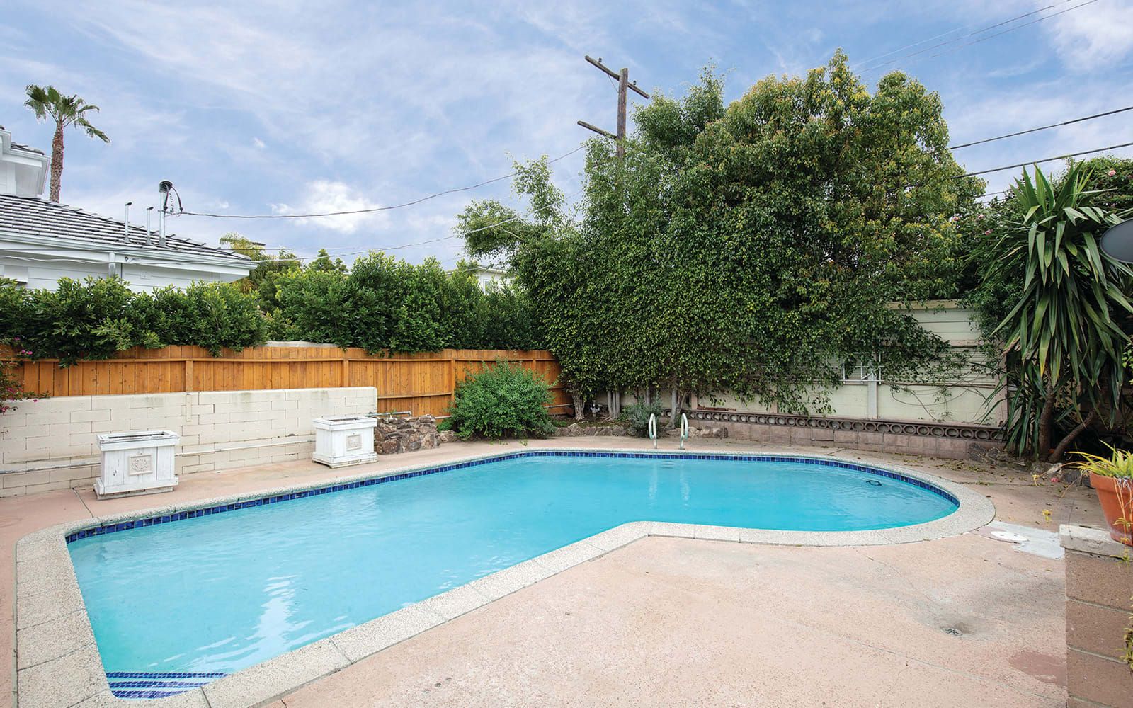 listing-img