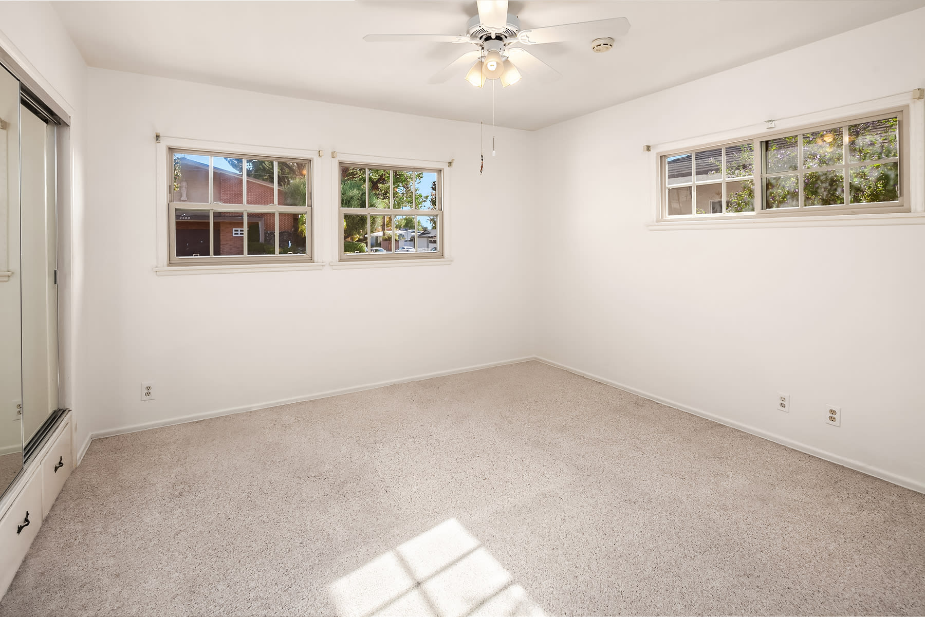 listing-img