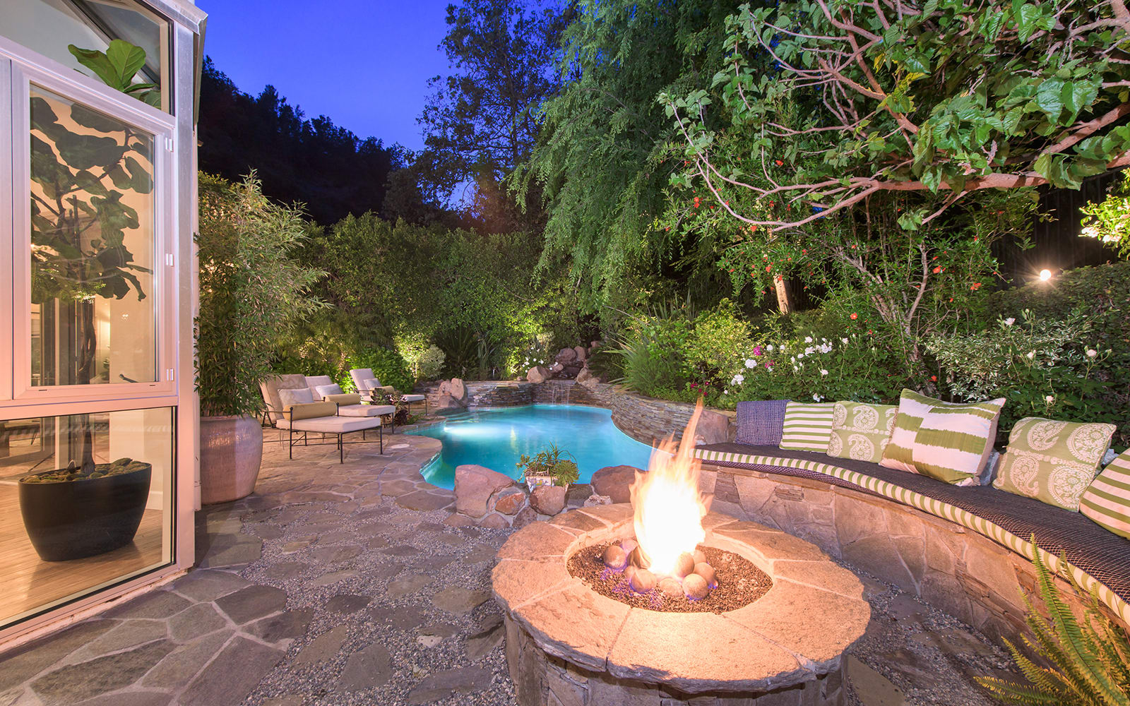 listing-img