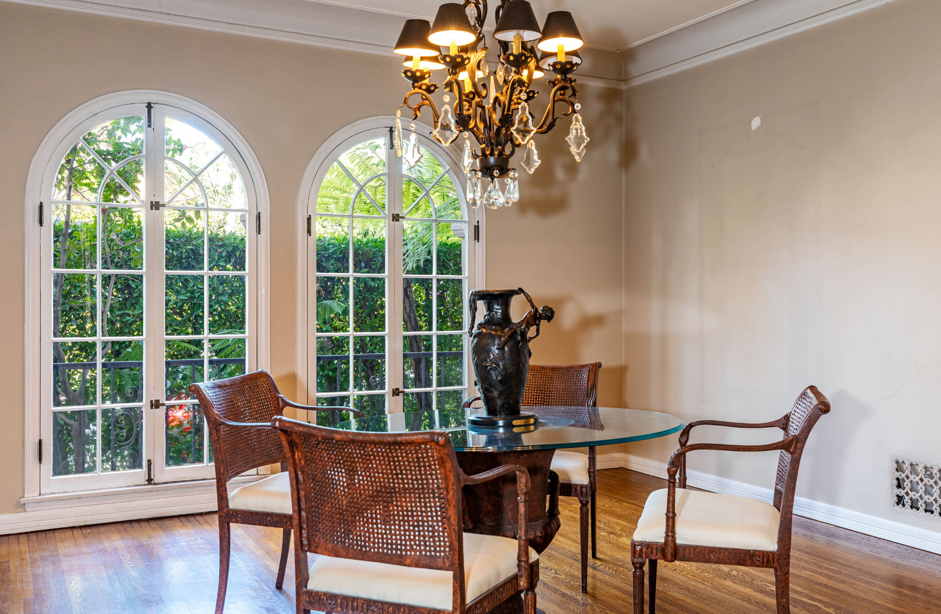 listing-img