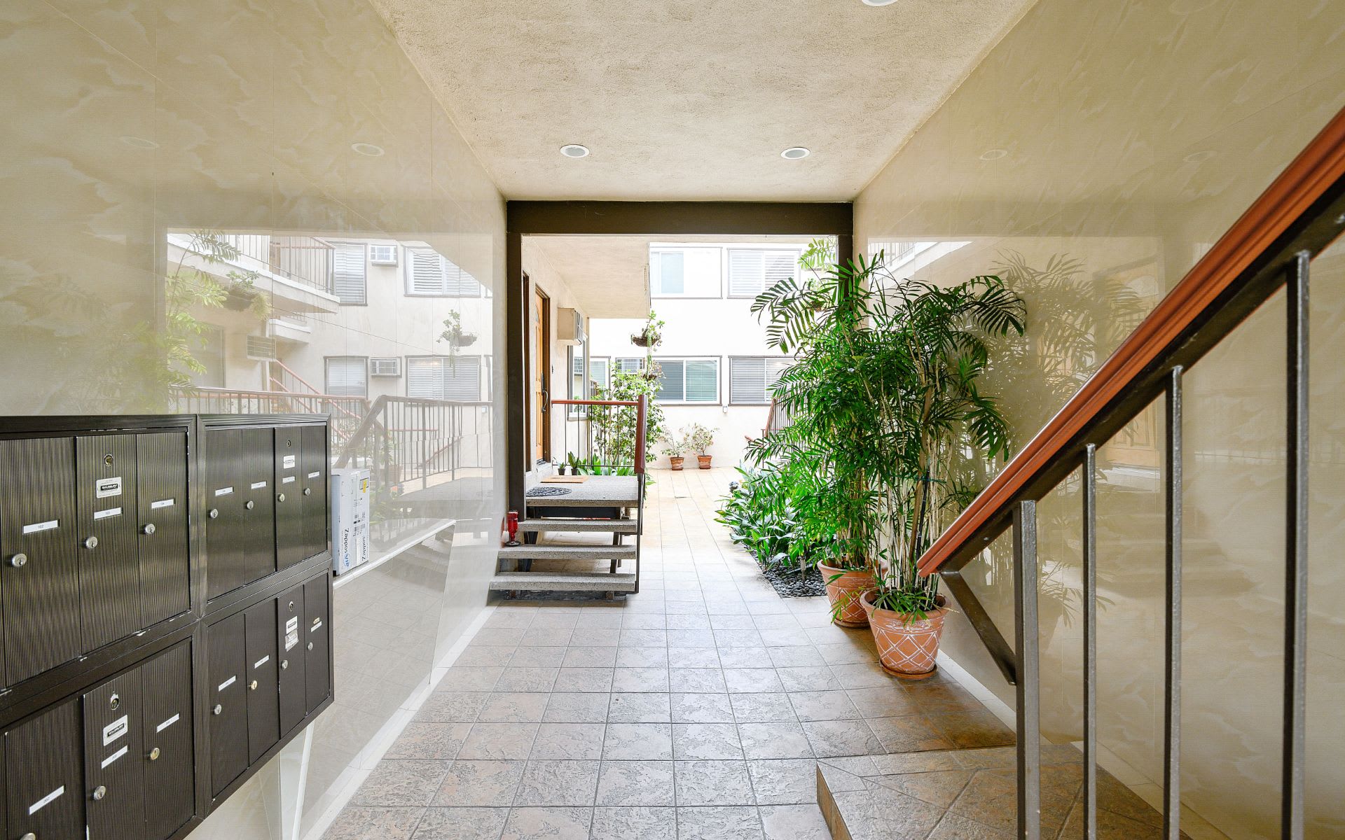 listing-img