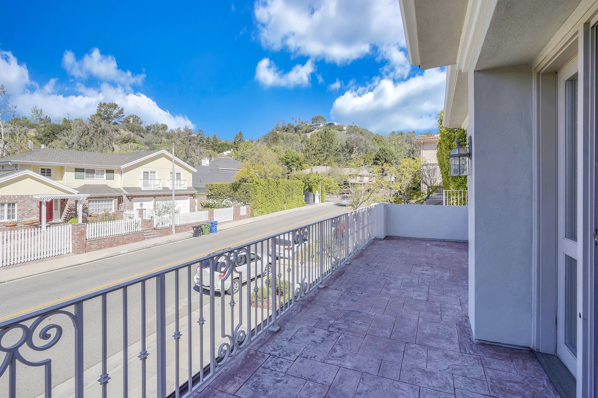 listing-img