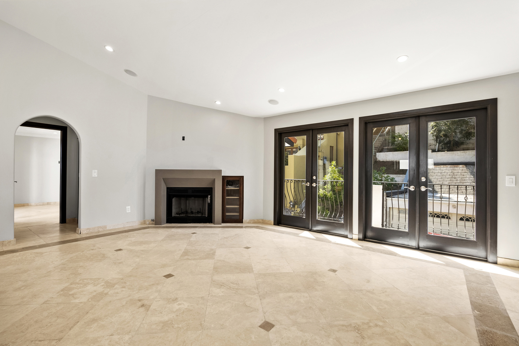 listing-img
