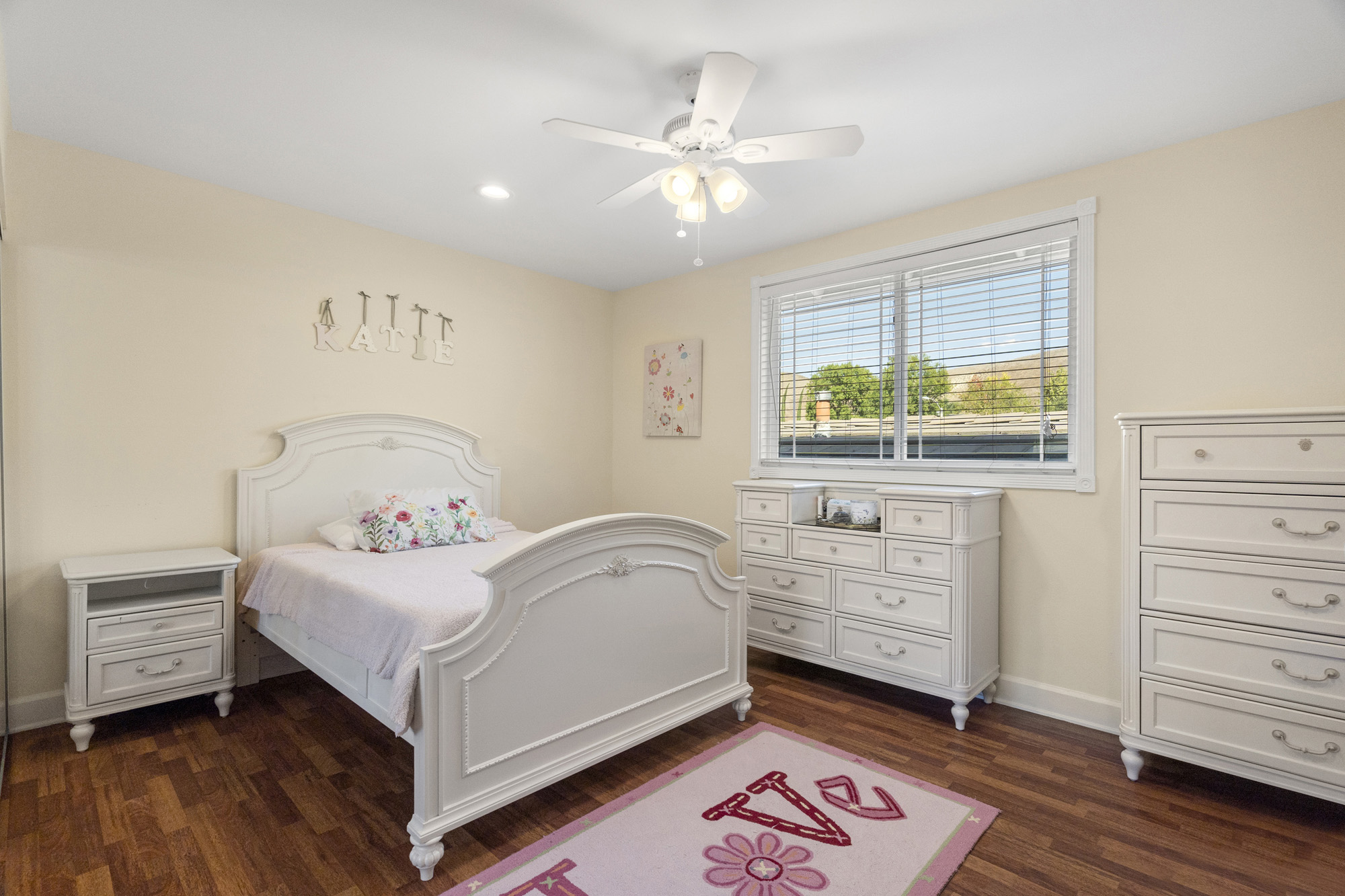 listing-img