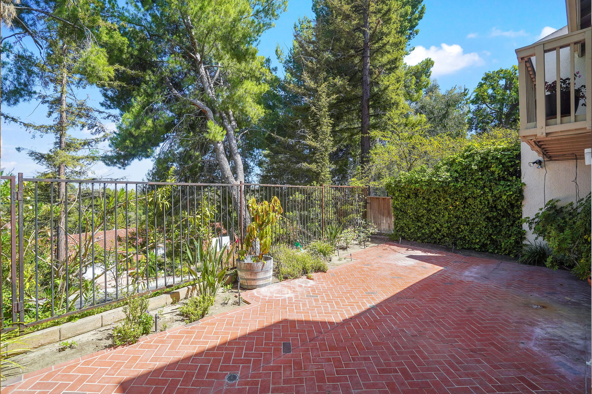 listing-img