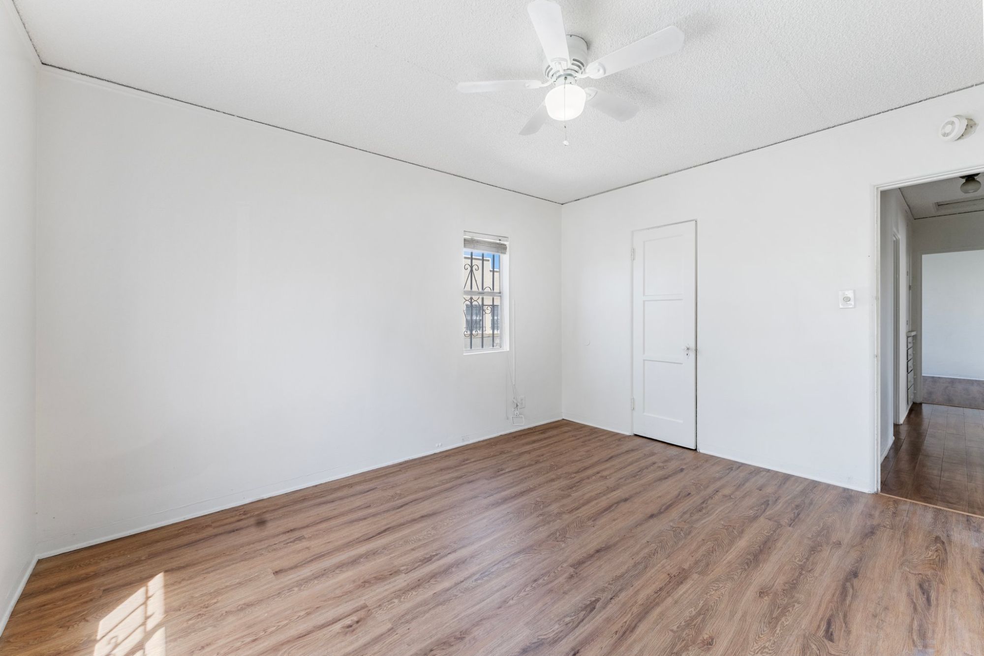 listing-img